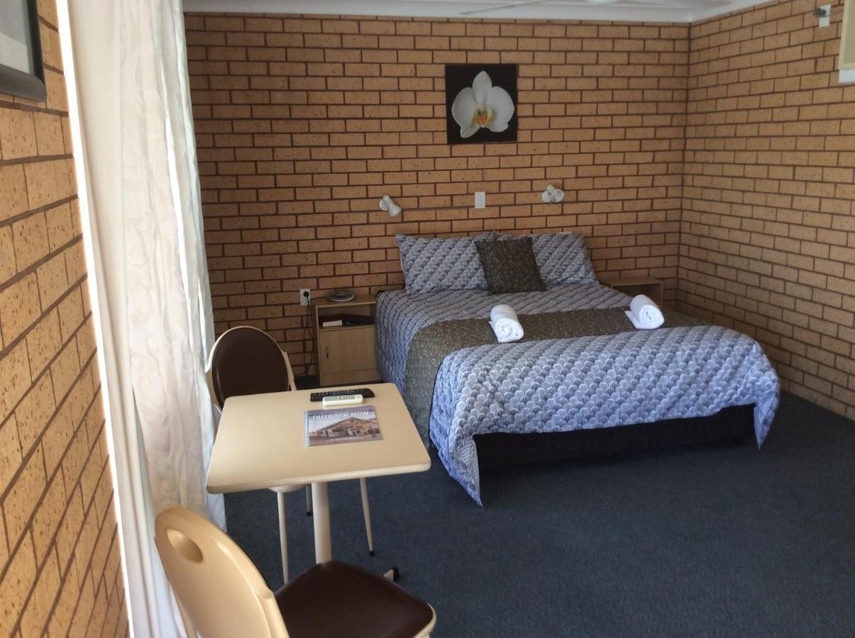Cross Roads Motel Cobar Kültér fotó